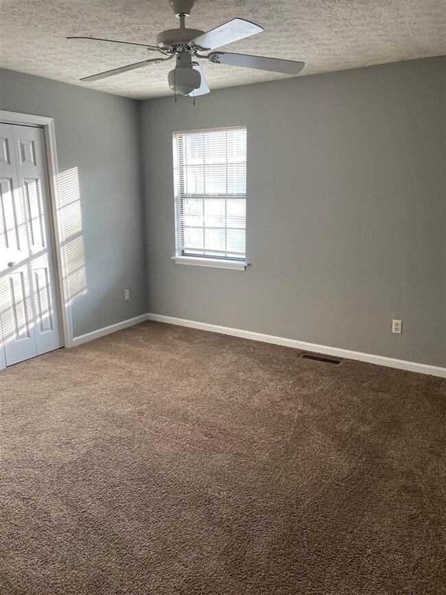 Photo - 1744 Cave Mill Rd