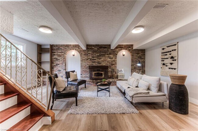 Photo - 44 Cherrytree Crt