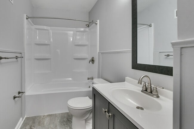 Photo - 2110 S 50th St