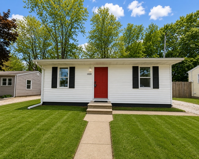 Building Photo - 2-Bedroom, 1-Bathroom Home for Rent