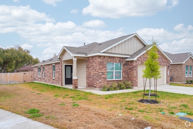 Building Photo - Spacious 4 Bed | 2 Bath Home in San Antoni...