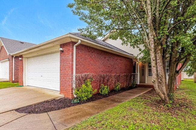 Photo - 605 Freedom Ct