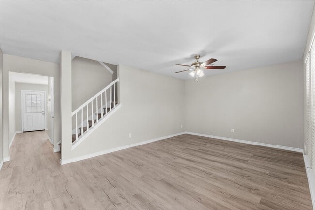 Building Photo - 105 Green Isle Ave Unit 105