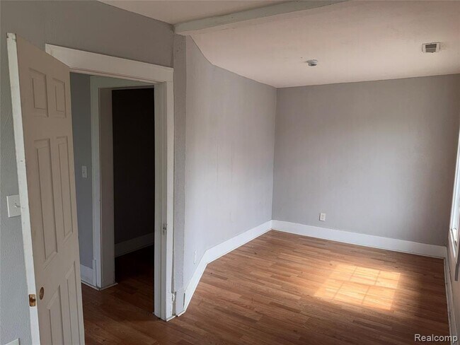 Photo - 2174 Springle St