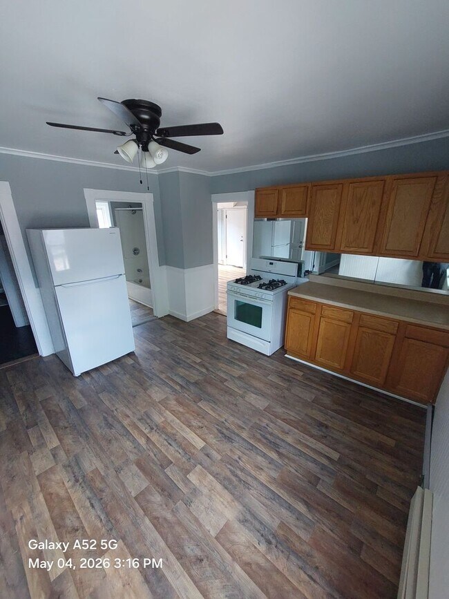 Building Photo - 59 Dwight St Unit 3rd Floor