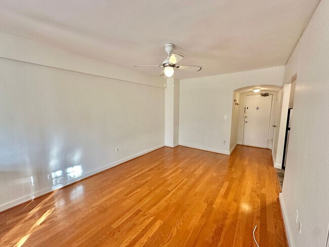 Photo - FREE RENT! Spectacular Scott Circle Solari... Unidad 4
