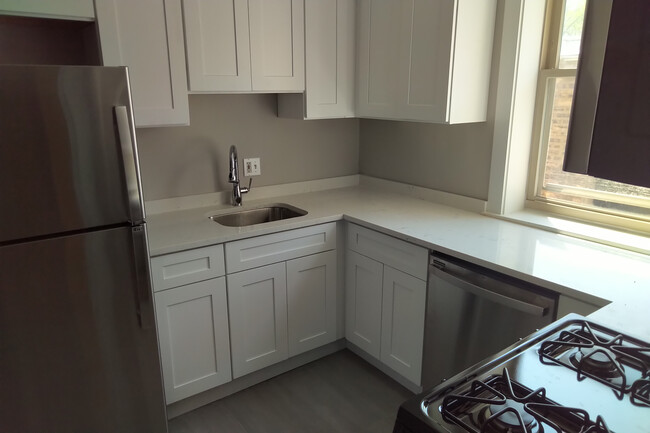 Photo - 2449 W Ardmore Ave Apartments Unit 1