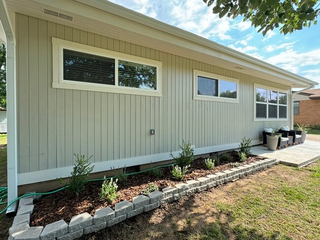 Photo - 1442 E Broadway St