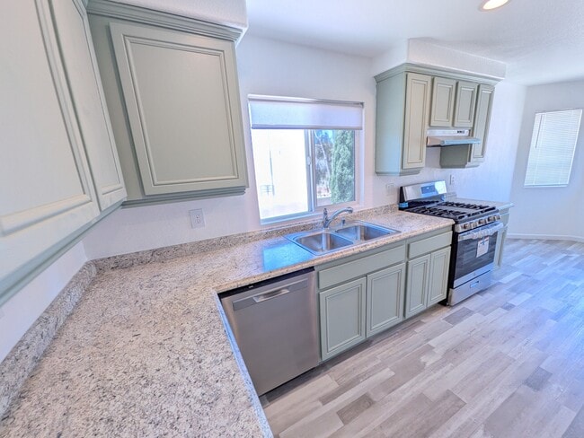 585 Hildale Cir