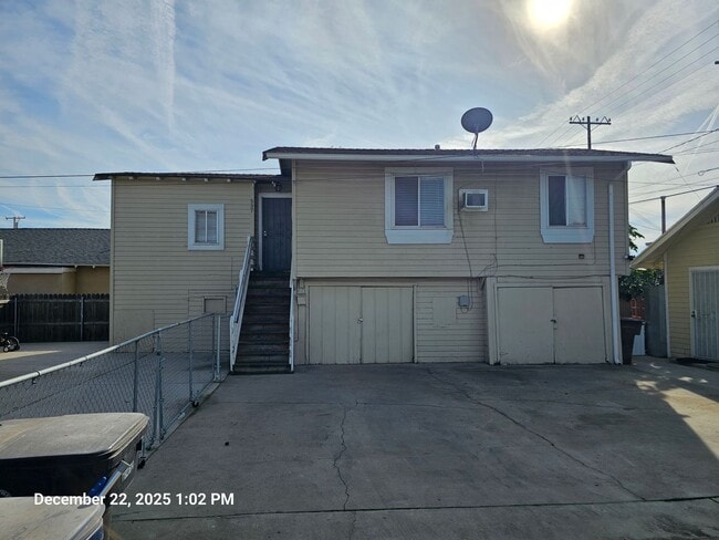 Building Photo - 527-537 E San Joaquin Ave Unit 537Sanjo