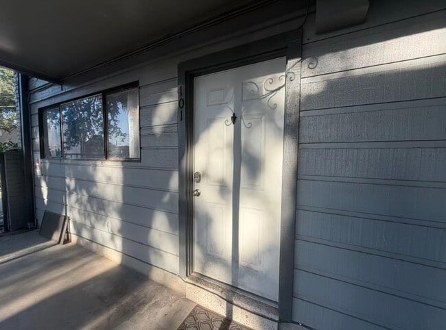 Building Photo - 803 W 28th St Unit 101