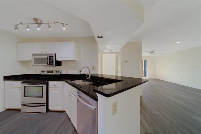 Photo - 115 112th Ave NE Unit 605