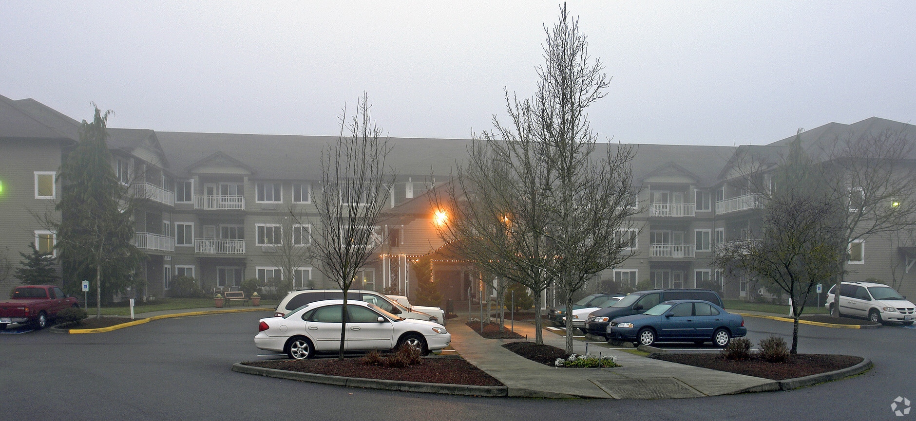 Holiday South Hill - Holiday South Hill Apartments