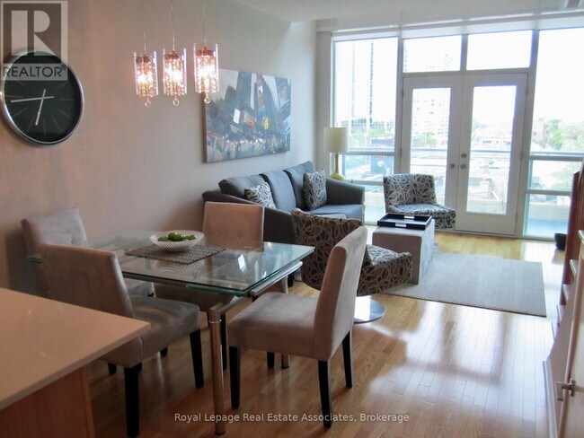 Photo - 3391 Bloor St W Unit 422