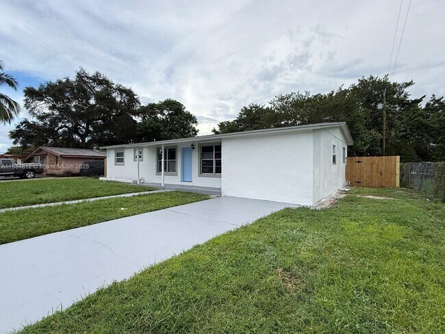 Photo - 3440 NW 4th St