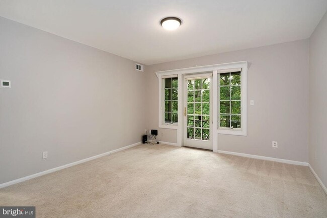 Photo - 5907 Kingsford Rd Unit 400