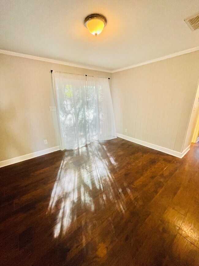 Photo - 3 bed 1.5 bath ranch style house * Special *