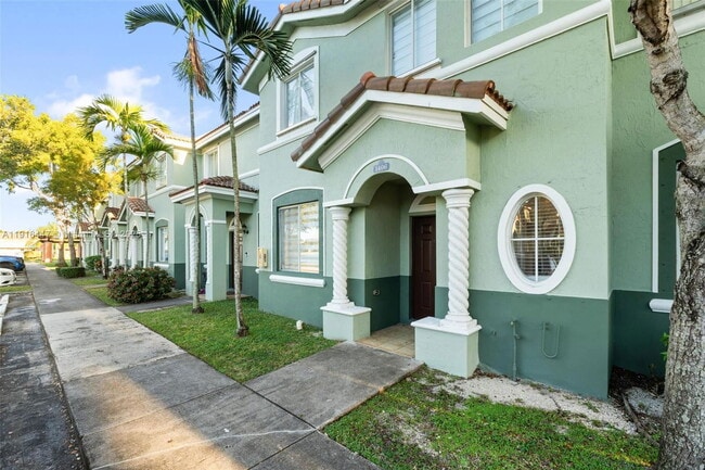 Building Photo - Southeast 26th Court, Homestead, FL 33035 - 4 BR 3 BA villa