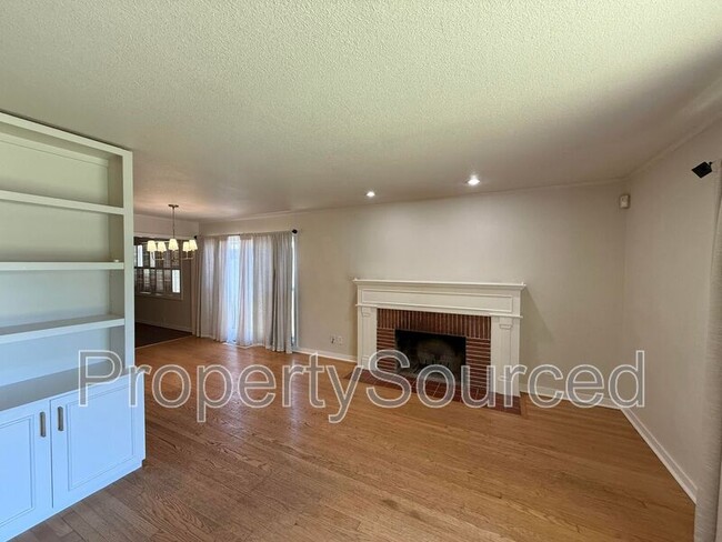 Photo - 1251 Middlefield Ave