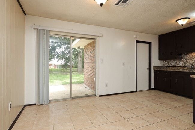 Photo - 5731 Roxboro Dr