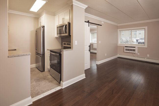 Building Photo - Cadillac Manor: On-Site Laundry, Heat, Hot... Rental