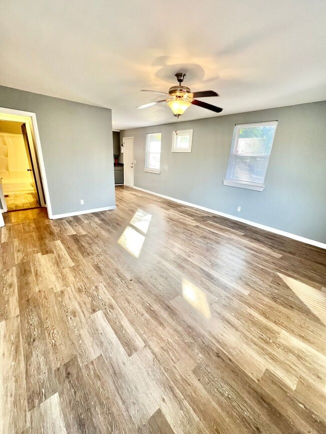 Two Bedroom duplex in East Nashville Cul-D... - Two Bedroom duplex in East Nashville Cul-D... House