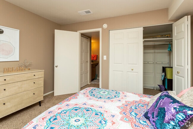 1BR, 1BA - 634SF