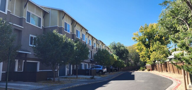 3 bedroom condo with views of the Truckee ... - 3 bedroom condo with views of the Truckee ...