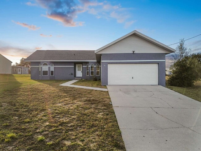 Building Photo - 3BR, 2BA available now in Silver Springs Shores