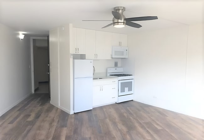 Building Photo - Studio / 1 Bath Unit 1704