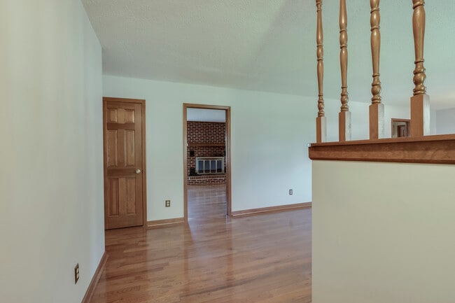 Photo - 702 W 6th Ave