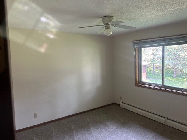 Photo - 505 School Rd NW