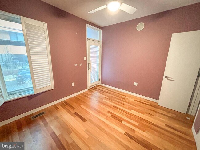 Photo - 149 W Laurel St