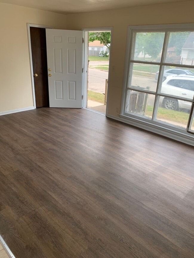 Photo - 3BR SINGLE FAMILY HOME WITH FULL BASEMENT, GARAGE, YARD AND PARKING. NICE!