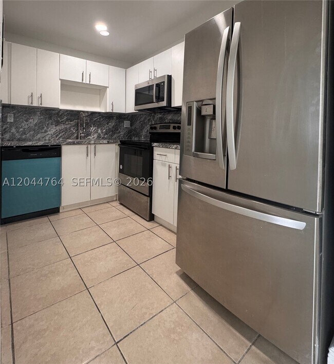 Photo - 1820 W 53rd St Unit 517
