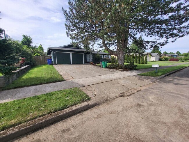 Photo - 3 Bd 1.5 ba Ranch Style Home in NE PDX With Washer/Dryer Hook-ups, Fenced Backyard & 2 Car Garage!