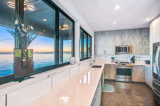 11143 Rolling Bay Walk NE