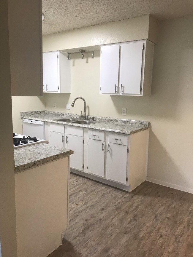 Kitchen - Parkside Apartments