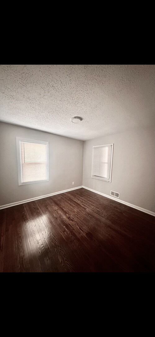 Cute Three bedroom house available Now!!!! - Cute Three bedroom house available Now!!!!