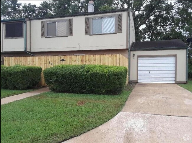 Building Photo - 5915 Fairmeadow Dr Rental