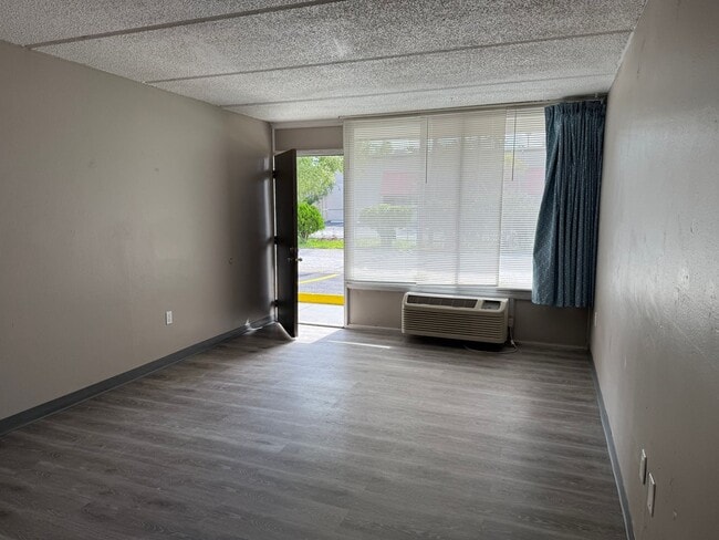 Photo - 5020 W Irlo Bronson Memorial Hwy