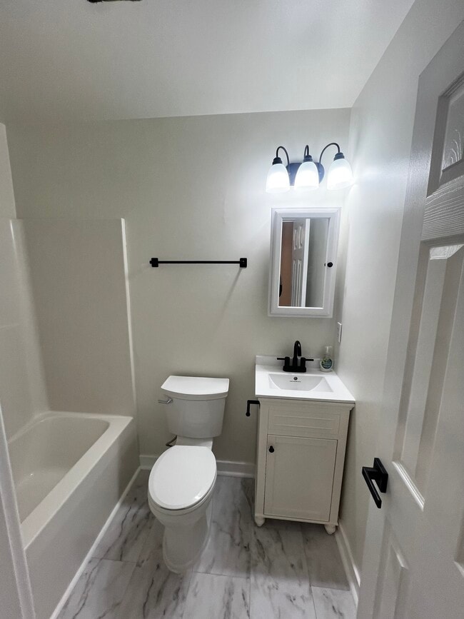 Photo - 928 Farmer St