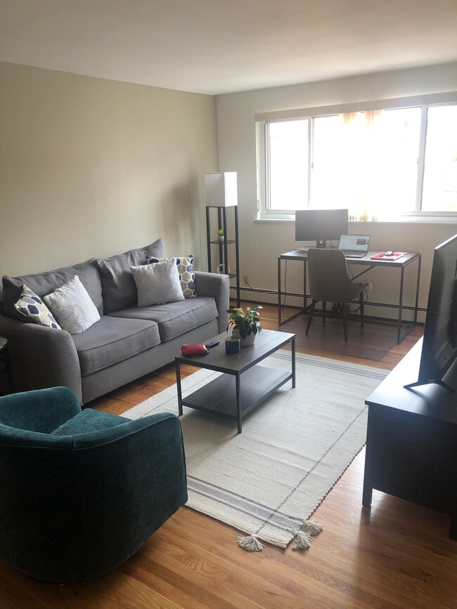 living room - 515 W Wrightwood Ave Condo Unit 512