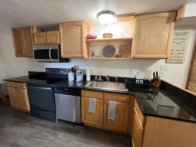 233 Badger Rd Unidad B