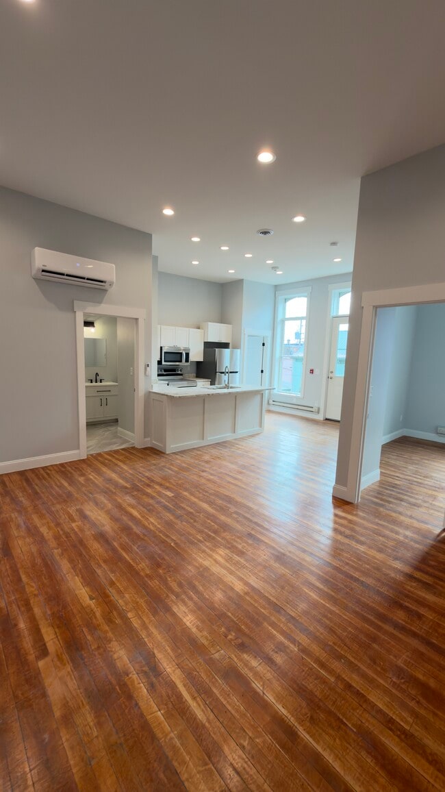 Building Photo - Downtown Rental Unit 202