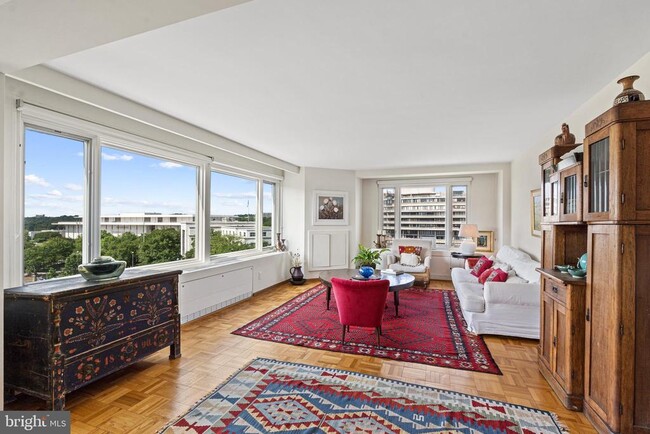 2475 Virginia Ave NW Unit 822