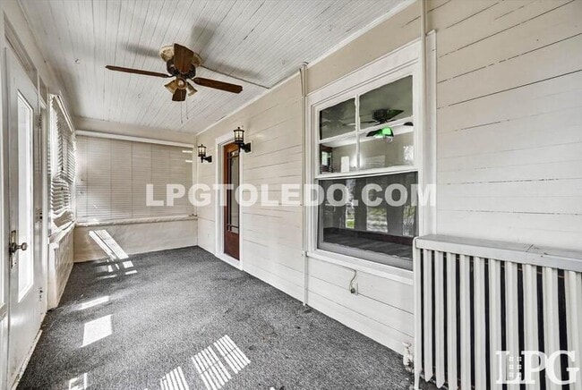 Photo - 3822 Lockwood Ave