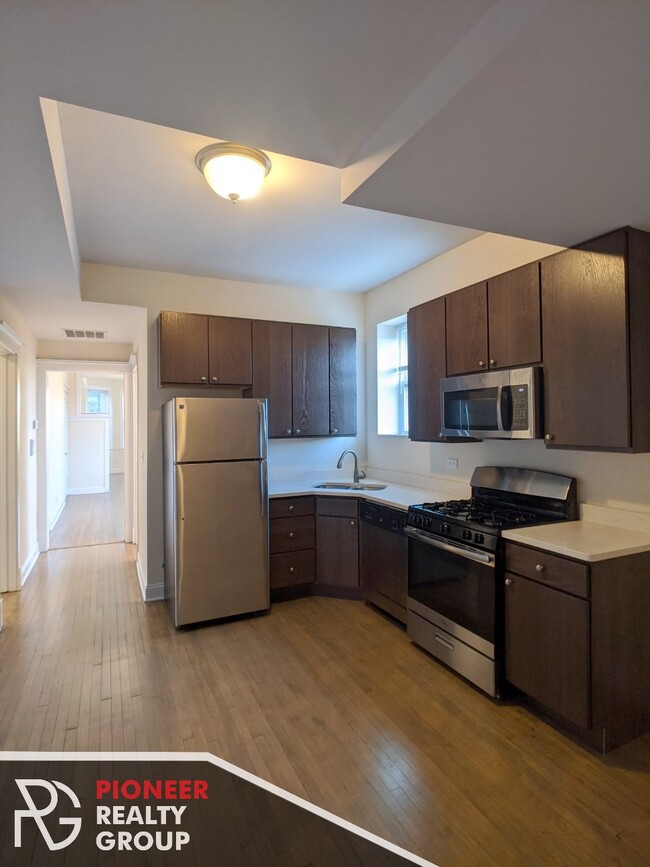 Photo - 2816 N Troy St Unidad 2F