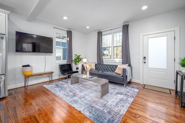 Photo - 303 Spruce St