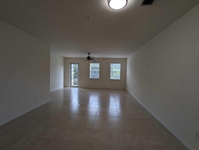 Photo - 221 Greenwich Cir Unidad 208